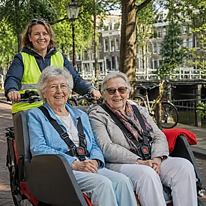 Älteres Paar in einer Riksha 3